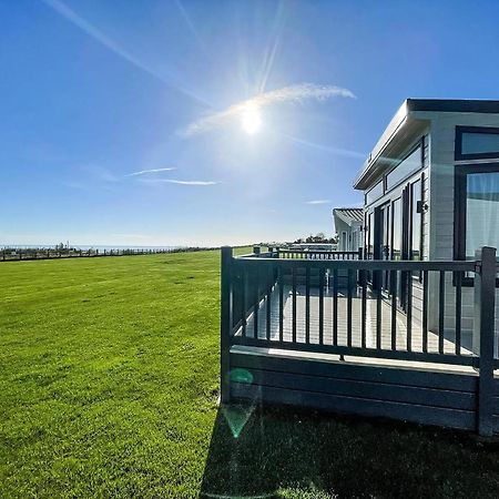 Stunning Caravan With Full Sea Views At Broadland Sands In Suffolk Ref 20236Bs Hopton on Sea Экстерьер фото