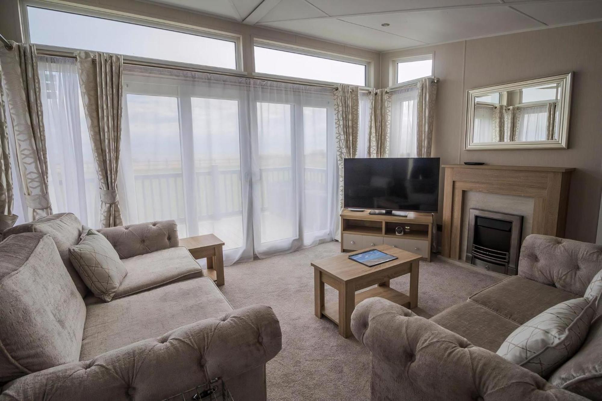 Stunning Caravan With Full Sea Views At Broadland Sands In Suffolk Ref 20236Bs Hopton on Sea Экстерьер фото