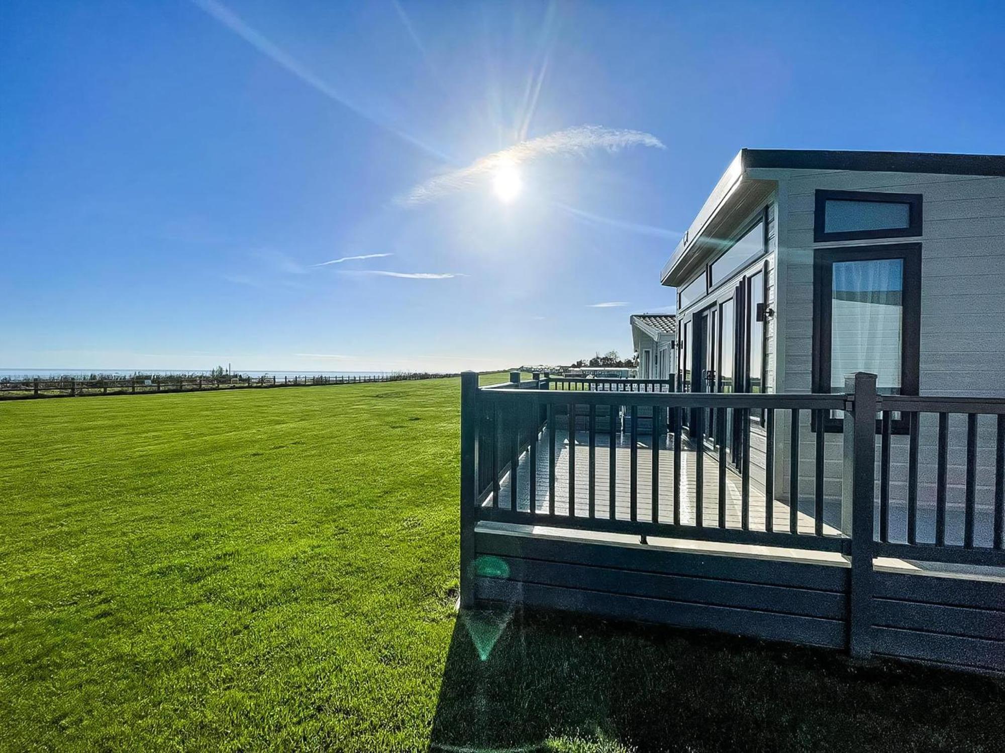 Stunning Caravan With Full Sea Views At Broadland Sands In Suffolk Ref 20236Bs Hopton on Sea Экстерьер фото